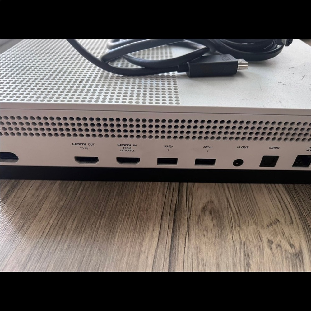 Used Xbox - Picture 3 of 5